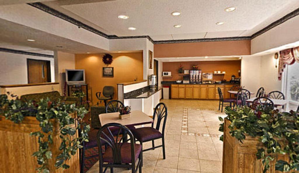 Americas Best Value Inn Уокиган Екстериор снимка