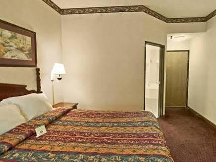 Americas Best Value Inn Уокиган Екстериор снимка